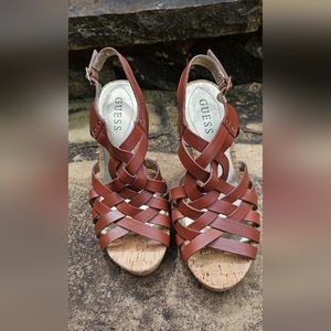 Guess sz 6 Brown Wedge
